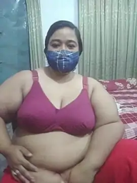 Snapshot of momo_loves chatting on July 12, 2026, 9:26 pm momo loves online show from July 12, 2026, 9:26 pm