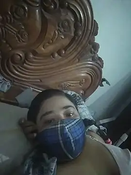 Snapshot of momo_loves chatting on February 15, 2026, 3:33 pm momo loves online show from February 15, 2026, 3:33 pm