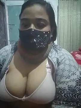 Snapshot of momo_loves chatting on February 9, 2026, 11:08 am momo loves online show from February 9, 2026, 11:08 am