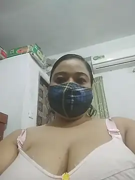 Snapshot of momo_loves chatting on February 26, 2026, 5:46 pm momo loves online show from February 26, 2026, 5:46 pm