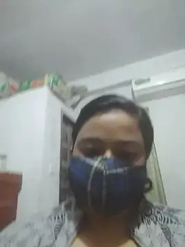 Snapshot of momo_loves chatting on February 19, 2026, 5:54 pm momo loves online show from February 19, 2026, 5:54 pm