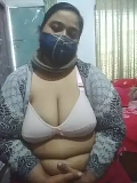 Snapshot of momo_loves chatting on February 2, 2026, 6:01 am momo loves online show from February 2, 2026, 6:01 am