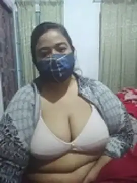 Snapshot of momo_loves chatting on February 16, 2026, 4:16 pm momo loves online show from February 16, 2026, 4:16 pm