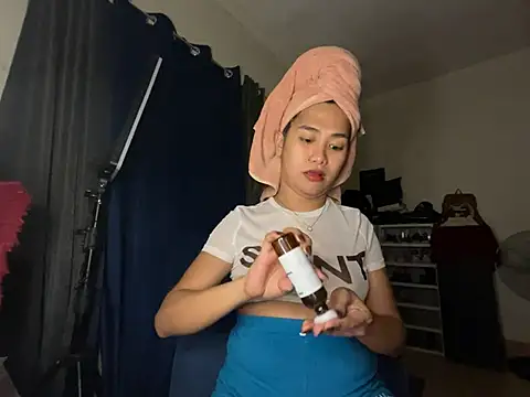 Snapshot of Mira_Janee chatting on February 28, 2026, 3:44 pm Mira Janee online show from February 28, 2026, 3:44 pm