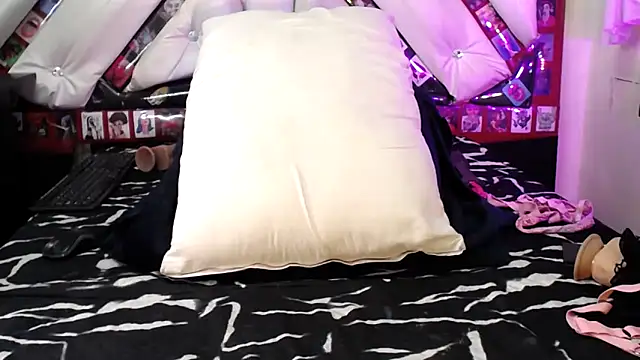 Snapshot of abril_onnel chatting on March 13, 2025, 8:43 pm abril onnel online show from March 13, 2025, 8:43 pm