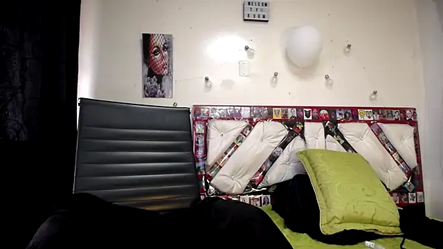 Snapshot of abril_onnel chatting on March 22, 2025, 8:15 pm abril onnel online show from March 22, 2025, 8:15 pm