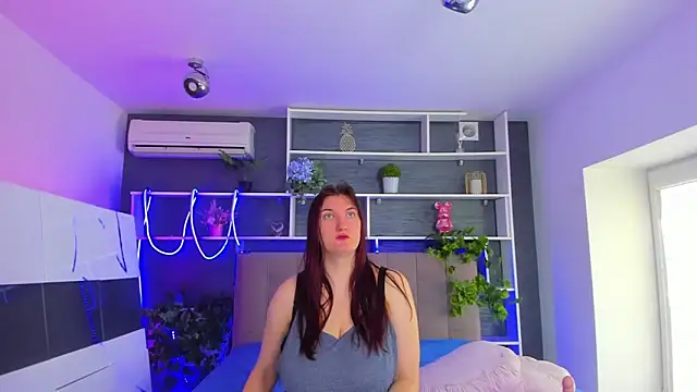 StephieRousee online show from March 24, 2026, 6:13 am