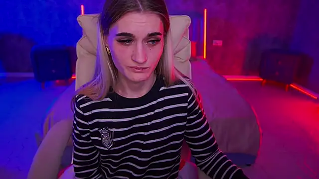 DiamondNina online show from April 16, 2026, 8:09 pm