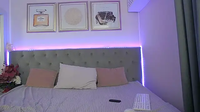 LunaXBabe online show from February 1, 2026, 12:58 pm