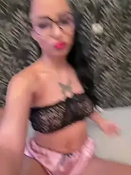 Snapshot of Evelin199 chatting on January 8, 2026, 2:12 pm Evelin199 online show from January 8, 2026, 2:12 pm