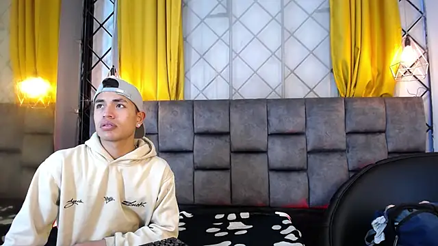 Snapshot of Maik_Russo chatting on February 4, 2026, 11:16 am Maik Russo online show from February 4, 2026, 11:16 am