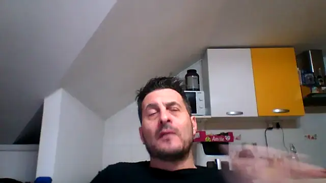 Snapshot of colosone chatting on December 2, 2025, 11:12 am colosone online show from December 2, 2025, 11:12 am