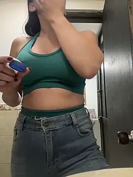 Violett hott  online show from May 25, 2026, 12:26 pm