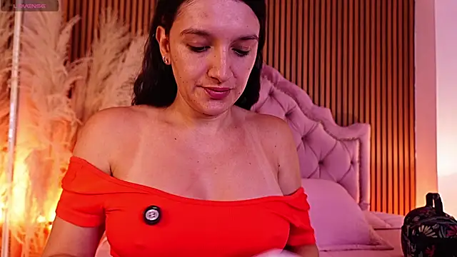 Violett hott  online show from May 20, 2026, 12:46 pm