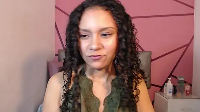 Snapshot of Little18Doll chatting on May 6, 2026, 10:14 pm Little18Doll online show from May 6, 2026, 10:14 pm