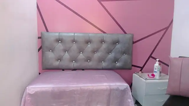 Snapshot of Little18Doll chatting on May 18, 2026, 10:03 pm Little18Doll online show from May 18, 2026, 10:03 pm