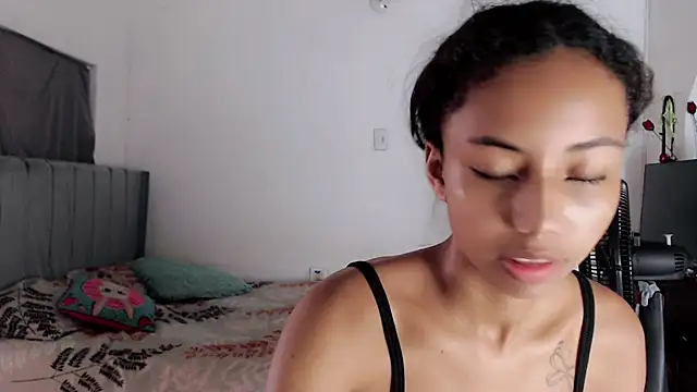 Snapshot of linda_brown_ chatting on February 26, 2026, 12:49 pm linda brown online show from February 26, 2026, 12:49 pm