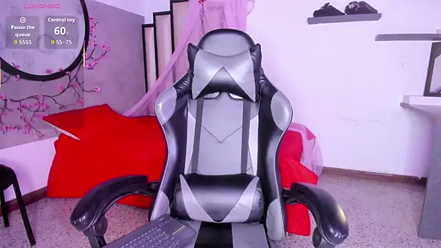 Snapshot of Luna__02 chatting on March 20, 2026, 11:44 am Luna 02 online show from March 20, 2026, 11:44 am