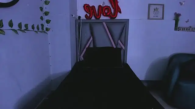 Snapshot of Luna__02 chatting on April 14, 2026, 12:10 pm Luna 02 online show from April 14, 2026, 12:10 pm