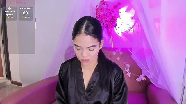 Snapshot of Luna__02 chatting on April 1, 2026, 1:41 pm Luna 02 online show from April 1, 2026, 1:41 pm