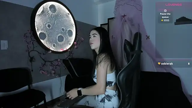 Snapshot of Luna__02 chatting on March 7, 2026, 11:38 am Luna 02 online show from March 7, 2026, 11:38 am