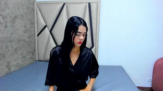 Snapshot of Luna__02 chatting on April 21, 2026, 12:12 pm Luna 02 online show from April 21, 2026, 12:12 pm