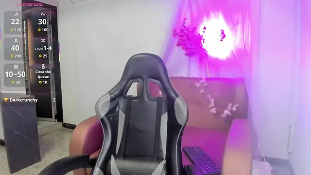 Snapshot of Luna__02 chatting on March 24, 2026, 11:21 am Luna 02 online show from March 24, 2026, 11:21 am