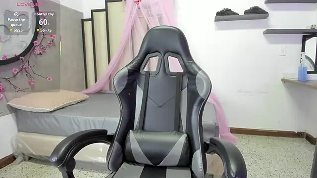 Snapshot of Luna__02 chatting on March 25, 2026, 11:31 am Luna 02 online show from March 25, 2026, 11:31 am