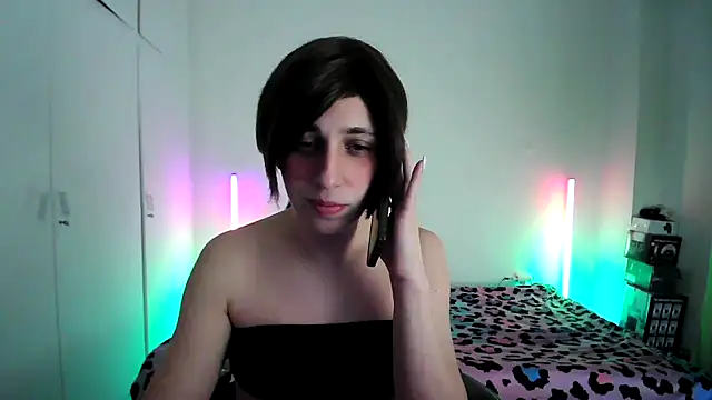 HoneyValentine online show from April 4, 2026, 6:47 pm