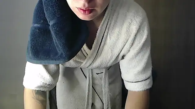 Snapshot of -Ivonnys chatting on February 18, 2026, 9:44 pm -Ivonnys online show from February 18, 2026, 9:44 pm