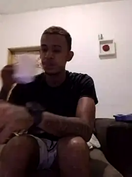 Snapshot of Magrinhodelicia011 chatting on June 9, 2026, 10:44 pm Magrinhodelicia011 online show from June 9, 2026, 10:44 pm