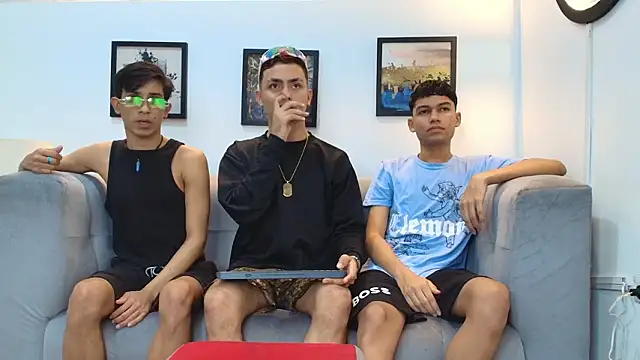 Snapshot of AVENGER_BOYS2026 chatting on February 4, 2026, 1:22 am AVENGER BOYS2026 online show from February 4, 2026, 1:22 am