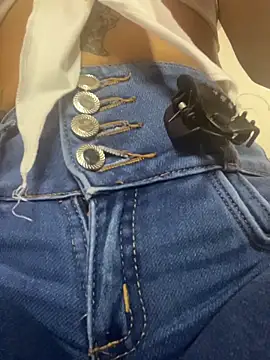 Snapshot of Michelle_ec chatting on April 7, 2026, 7:37 pm Michelle ec online show from April 7, 2026, 7:37 pm