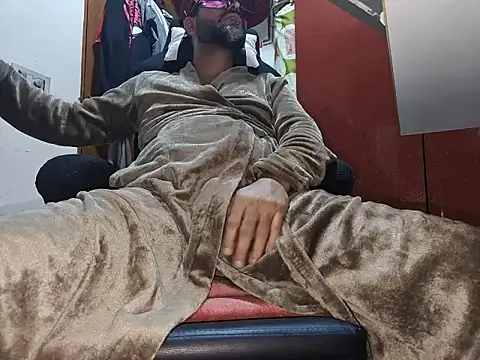 Snapshot of Love_Sweat5 chatting on February 2, 2026, 7:57 pm Love Sweat5 online show from February 2, 2026, 7:57 pm