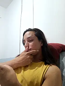 Snapshot of ofjuliaa chatting on May 6, 2026, 2:48 am ofjuliaa online show from May 6, 2026, 2:48 am