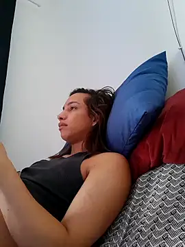 ofjuliaa online show from April 11, 2026, 7:06 pm