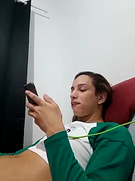 Snapshot of ofjuliaa chatting on April 19, 2026, 11:18 pm ofjuliaa online show from April 19, 2026, 11:18 pm