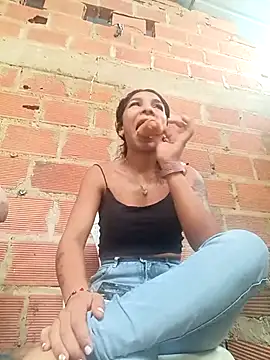 Snapshot of chikivivi- chatting on February 7, 2026, 12:57 pm chikivivi- online show from February 7, 2026, 12:57 pm