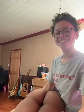 Snapshot of Tamiii420 chatting on February 6, 2026, 4:03 pm Tamiii420 online show from February 6, 2026, 4:03 pm