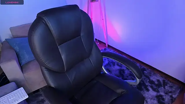 Snapshot of Curly_Gold chatting on January 7, 2026, 3:50 pm Curly Gold online show from January 7, 2026, 3:50 pm