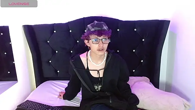 Snapshot of Angel_adrien chatting on January 14, 2026, 12:31 pm Angel adrien online show from January 14, 2026, 12:31 pm