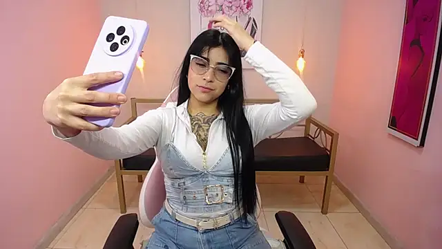 Snapshot of Adri_gomez_x chatting on May 25, 2026, 12:48 pm Adri gomez x online show from May 25, 2026, 12:48 pm