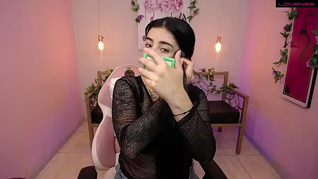 Snapshot of Adri_gomez_x chatting on July 7, 2026, 11:47 am Adri gomez x online show from July 7, 2026, 11:47 am
