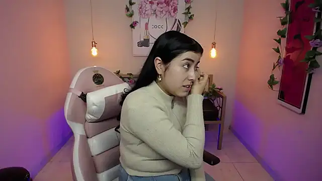 Snapshot of Adri_gomez_x chatting on July 15, 2026, 11:50 am Adri gomez x online show from July 15, 2026, 11:50 am