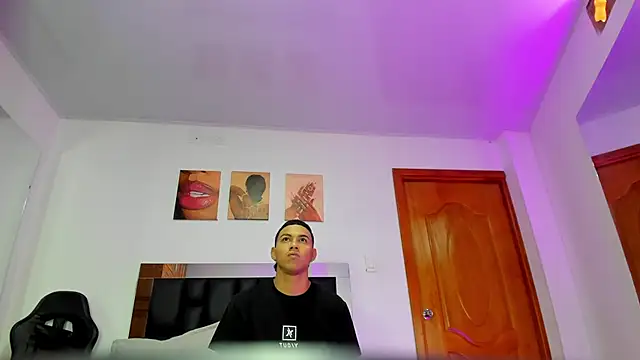 Liamsubtle01 online show from May 18, 2026, 4:01 pm