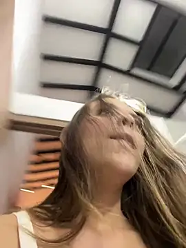 Snapshot of MARiana2619 chatting on February 16, 2026, 2:32 am MARiana2619 online show from February 16, 2026, 2:32 am