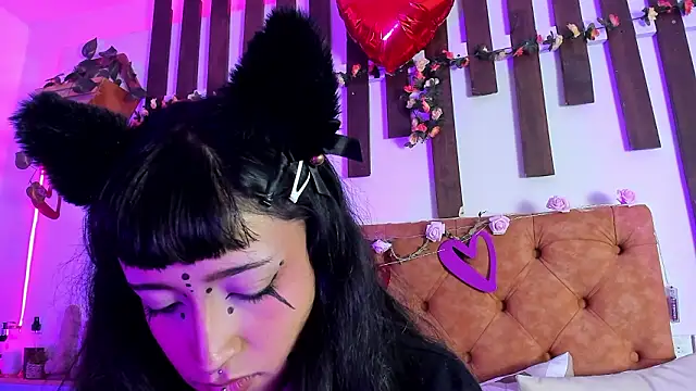 Snapshot of MeowMota_ chatting on February 18, 2026, 6:04 pm MeowMota online show from February 18, 2026, 6:04 pm