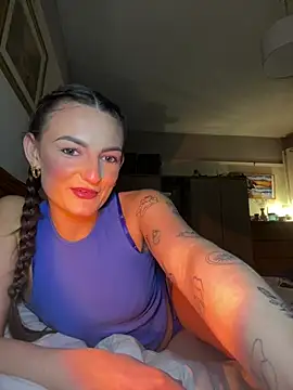 Snapshot of MiaLovesxx chatting on January 16, 2026, 5:39 pm MiaLovesxx online show from January 16, 2026, 5:39 pm