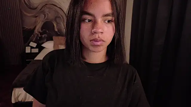 Snapshot of SofiaMante_ chatting on May 24, 2026, 9:26 pm SofiaMante online show from May 24, 2026, 9:26 pm