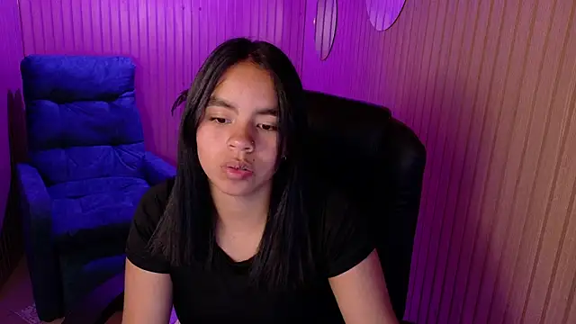 Snapshot of SofiaMante_ chatting on April 24, 2026, 12:12 am SofiaMante online show from April 24, 2026, 12:12 am